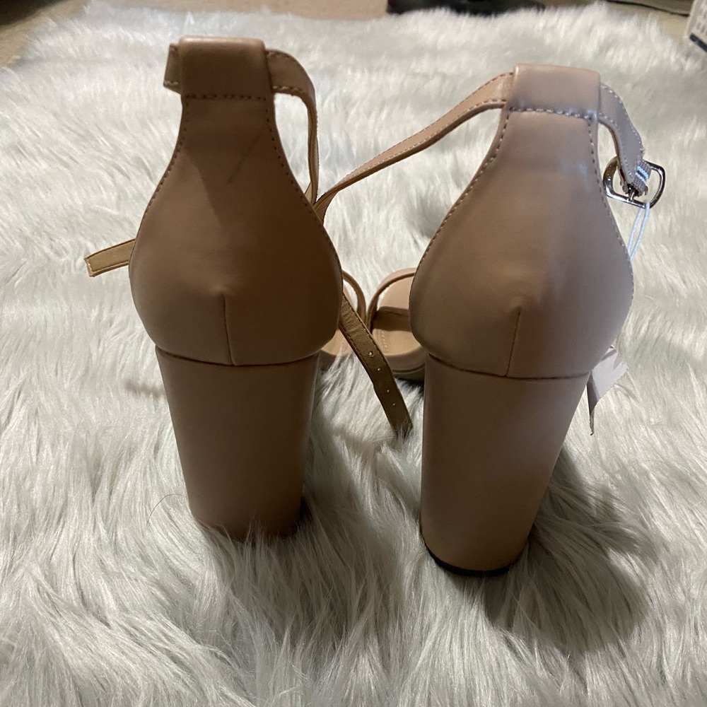 Heels - Picture 4 of 4